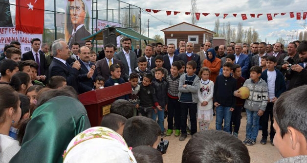 Bakan Yardımcısı Ersoy Güroymak'ta Semt Sahaların Açılışını Yaptı