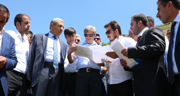 Bitlis Valisi Ahmet Çınar Güroymak'ta bir dizi ziyaretlerde bulundu