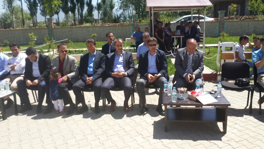 Güroymak'ta okuma yazmayı yeni öğrenen 1. sınıflar için hazırlanan okuma şenliğinde minikler tarafından çeşitli etkinlikler düzenlendi.
