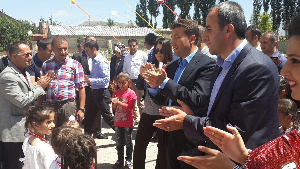 Güroymak'ta okuma yazmayı yeni öğrenen 1. sınıflar için hazırlanan okuma şenliğinde minikler tarafından çeşitli etkinlikler düzenlendi.
