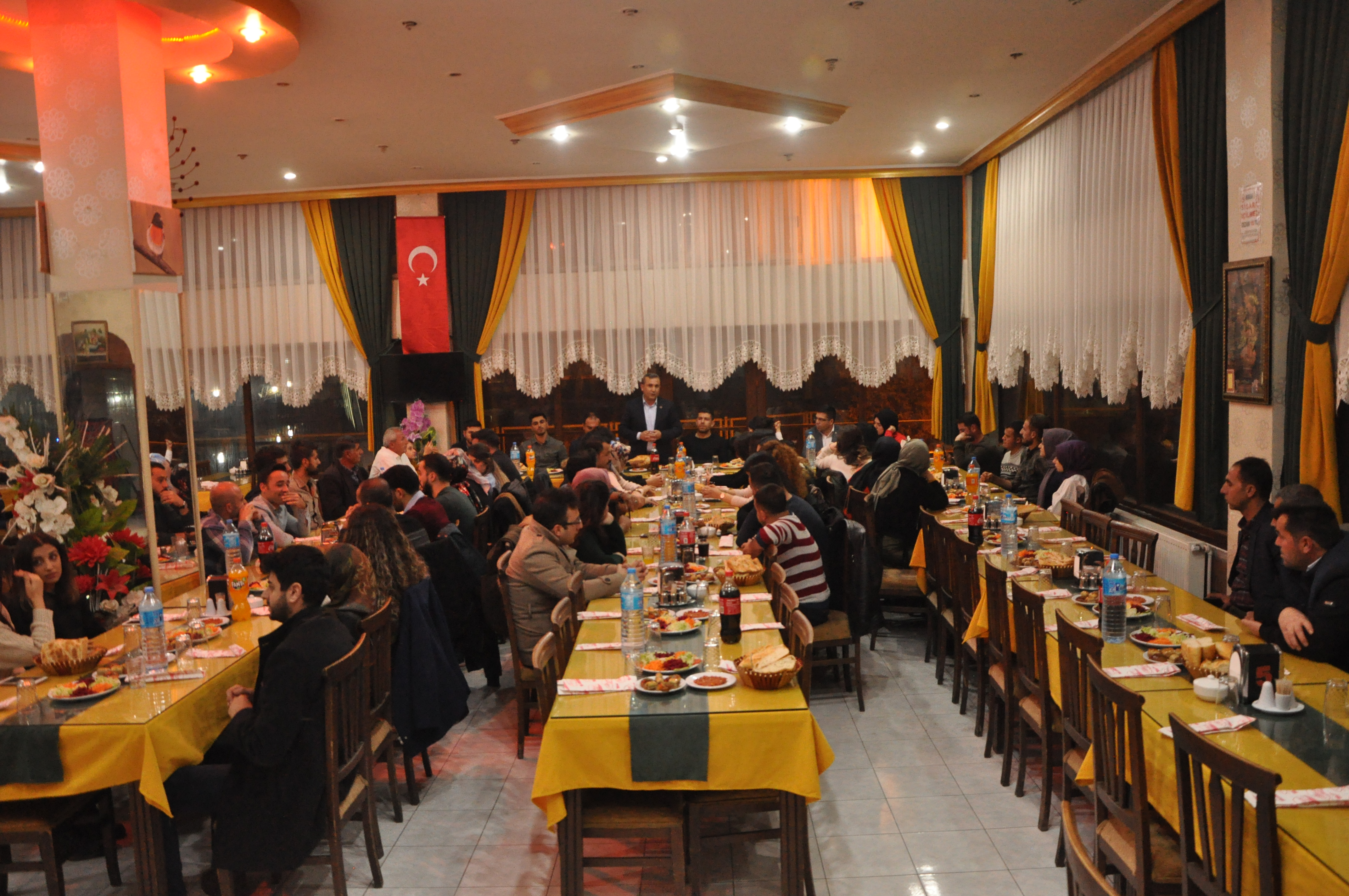 Günkırı Belediye Başkanı İlhan Çetinsoy, 24 Kasım Öğretmenler Günü münasebetiyle Günkırı Beldesinde görev yapan öğretmenler için düzenlediği yemekli programda öğretmenlerle bir araya geldi.