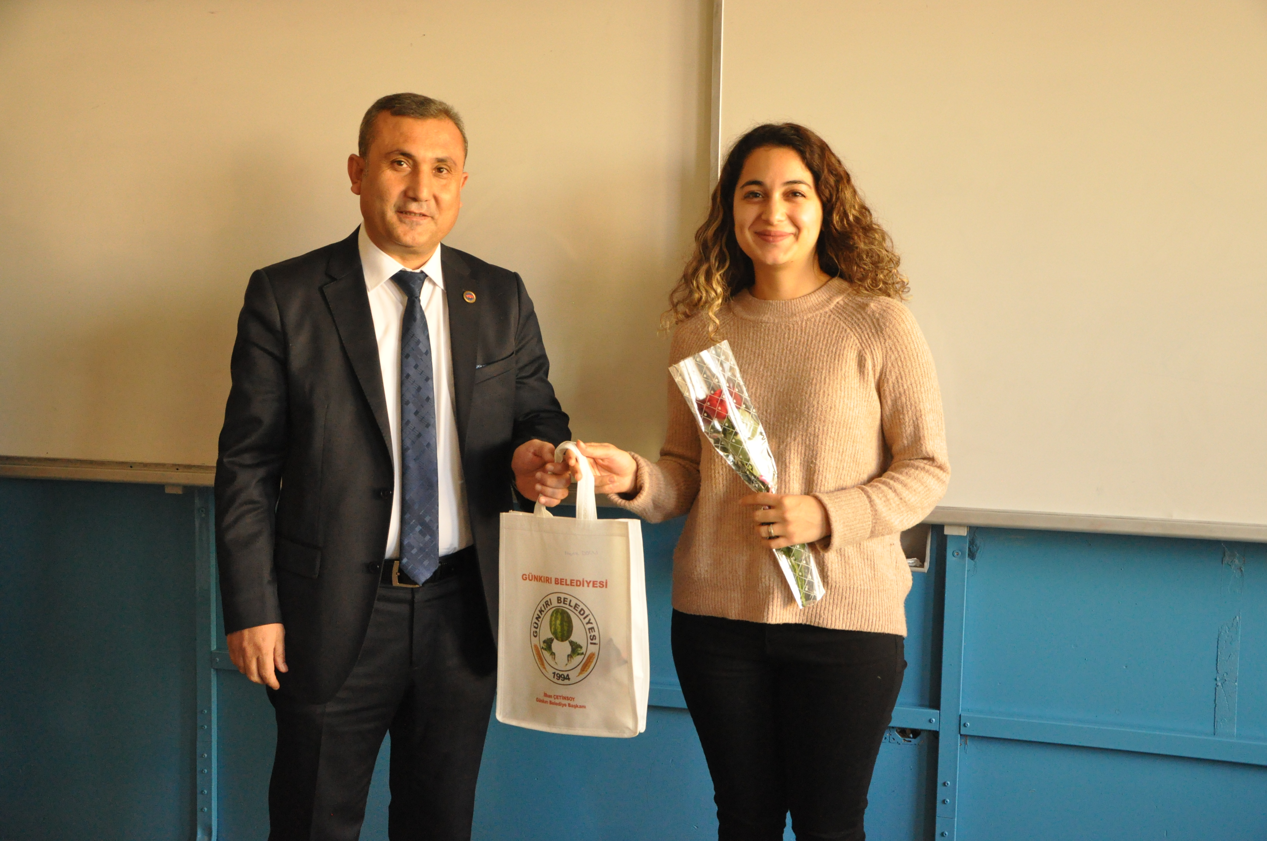 Günkırı Belediye Başkanı İlhan Çetinsoy, 24 Kasım Öğretmenler Günü münasebetiyle Günkırı Beldesinde görev yapan öğretmenler için düzenlediği yemekli programda öğretmenlerle bir araya geldi.