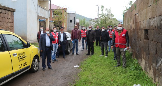 Türk Kızılayı, Güroymak ilçesinde ihtiyaç sahibi ailelere gıda, nakdi yardımı ve hijyen paketi yardımında bulundu.