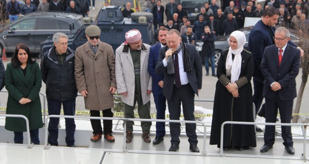 HDP Eş Genel Başkanı Sezai Temelli 31 Mart Yerel seçimleri mitingleri kapsamında Bitlis’in Güroymak ilçesinde büro açılışını yaparak açıklamalarda bulundu.
