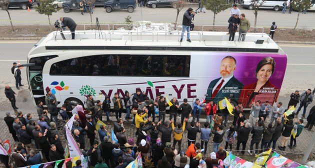 HDP Eş Genel Başkanı Sezai Temelli 31 Mart Yerel seçimleri mitingleri kapsamında Bitlis’in Güroymak ilçesinde büro açılışını yaparak açıklamalarda bulundu.
