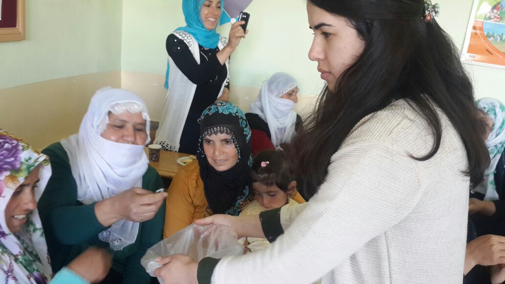 Güroymak İlçesine bağlı Özkavak köyü ilköğretim okulu tarafından Anneler Günü etkinliği düzenlendi.