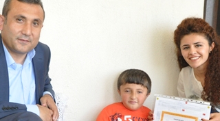 Başkan Çetinsoy, engelli öğrencinin yılsonu karne sevincine ortak oldu