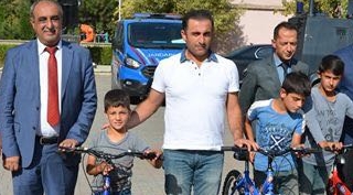 Çevreci öğrencilere bisiklet hediye edildi