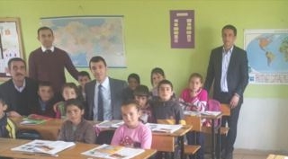 Gölbaşı Sıcaksu İlkokuluna kirtasiye malzemesi dağıtıldı