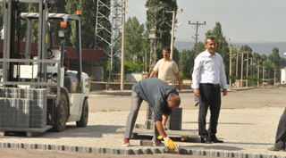 Günkırı Belediyesinin yollarına kilitli parke taşı döşendi