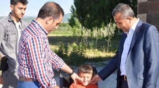 Günkırı'da engelli çocuğa tekerlekli sandalye ve hasta yatağı verildi