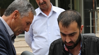 Güroymak Belediyesi engelli gence akülü araç hediye etti