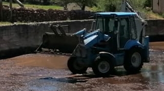 Güroymak Gölbaşı Belde Belediyesi sulama kanallarını temizledi