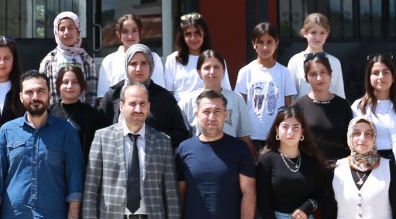 Güroymak Meslek Yüksekokulu'ndan Ortaokul Öğrencilerine Fotoğrafçılık Tanıtımı