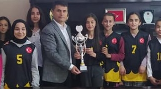 Güroymak Ortaokul Öğrencilerinden Kaymakam Cankaloğlu'na ziyaret