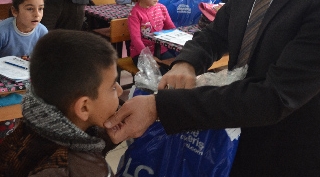 Güroymak'ta 13 bin 226 öğrenciye giyim yardımı