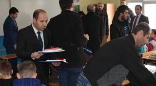 Güroymak'ta bin öğrenciye kitap ve kırtasiye yardımı yapıldı