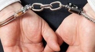 Güroymak'ta çeşitli suçlardan aranan iki kişi yakalandı