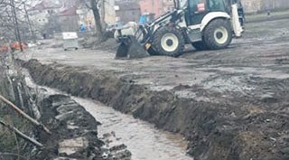 Güroymak'ta dere temizleme çalışması devam ediyor