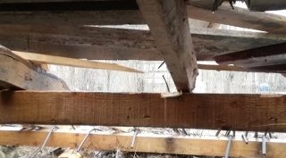 Güroymak’ta etkili olan fırtına okulların çatılarını uçurdu