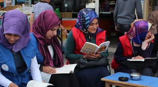 Güroymak’ta kitap okuma etkinliği düzenledi