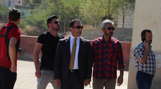 Güroymak'ta Köy okullarının bahçelerine kilitli parke taşı