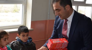 Güroymak'ta öğrencilere kırtasiye yardımı
