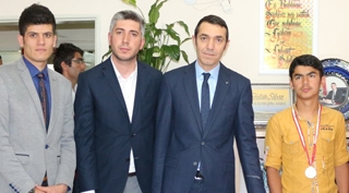 Güroymak'ta Okuyan Nesiller projesinde dereceye giren öğrencilere ödül