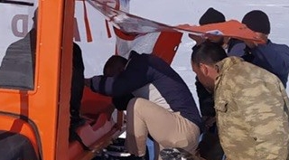 Güroymak'ta suyu kesilen köylüler su ararken mahsur kaldı