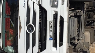 Güroymak’ta trafik kazası tır devrildi 1 yaralı