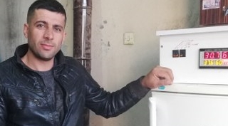 Hurda malzemeler ile kuluçka makinesi yaptı