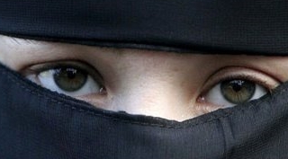 İsviçre'nin tamamında burka ve peçe yasaklandı