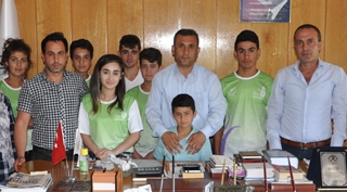 Olimpiyata katılan öğrencilerden Başkan Çetinsoy’a ziyaret