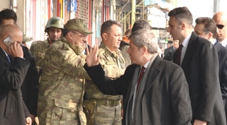 Vali Çınar Güroymak'ta esnaf ziyaretinde bulundu