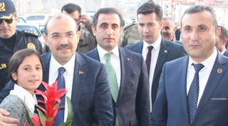 Vali İsmail Ustaoğlu Güroymak'ta bir dizi açılış yaptı