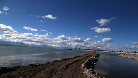 Van Gölü’nün dibindeki çamur ve çöpler temizleniyor