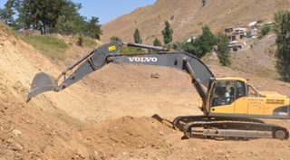 Yüzyıllık geçmişi olan Kümbet Mezarlığı’nın yolu ilk defa açıldı