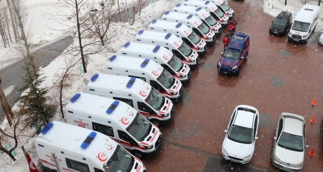Bitlis'e gönderilen 11 ambulans teslim edildi
