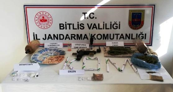 Bitlis merkezli Güroymak'ta uyuşturucu operasyonu