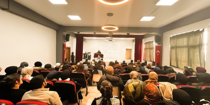 Güroymak Anadolu Lisesi'nde Şair Şükrü Erbaş ile Unutulmaz Şiir Dinletisi