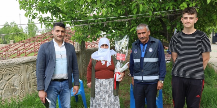 Güroymak Belediye Başkanı Eşref Mutlu’dan Anlamlı Anneler Günü Sürprizi