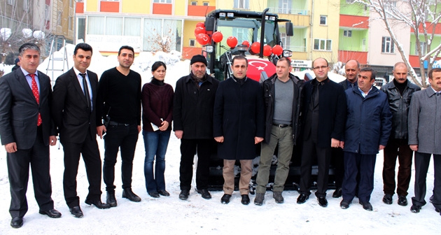 Güroymak Belediyesine iş makinesi hibe edildi