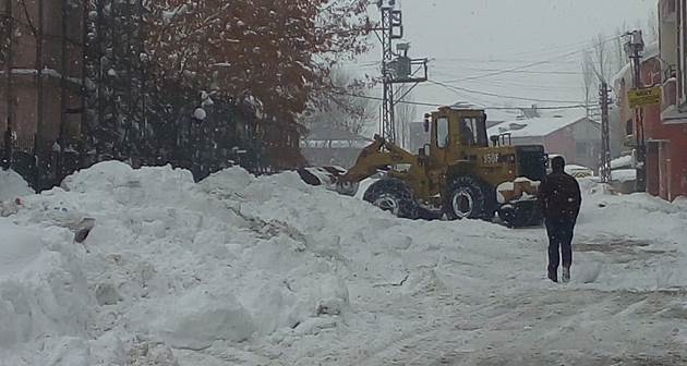 Güroymak Belediyesinin karla mücadele çalışmaları