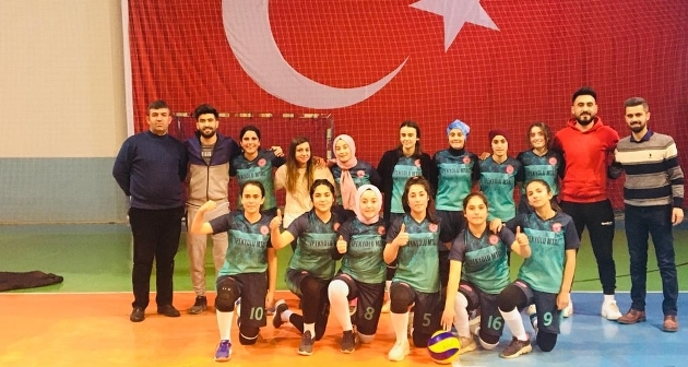 Güroymak İpekyolu MTAL voleybol bölge maçlarına gidiyor