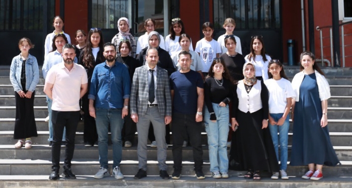Güroymak Meslek Yüksekokulu'ndan Ortaokul Öğrencilerine Fotoğrafçılık Tanıtımı