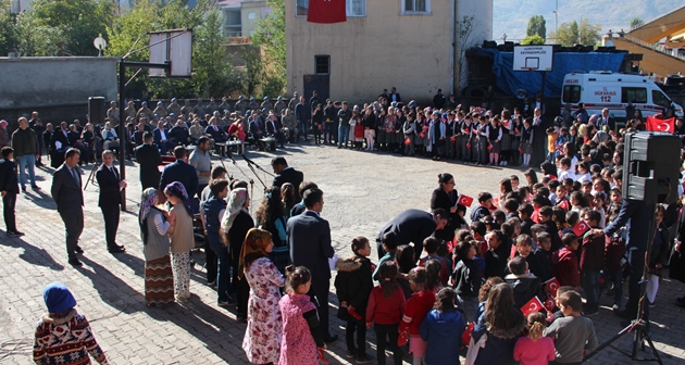 Güroymak’ta 29 Ekim Cumhuriyet Bayramı kutlandı 2018