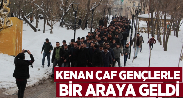 Güroymak’ta Demokrat adayı gençlerle bir araya geldi