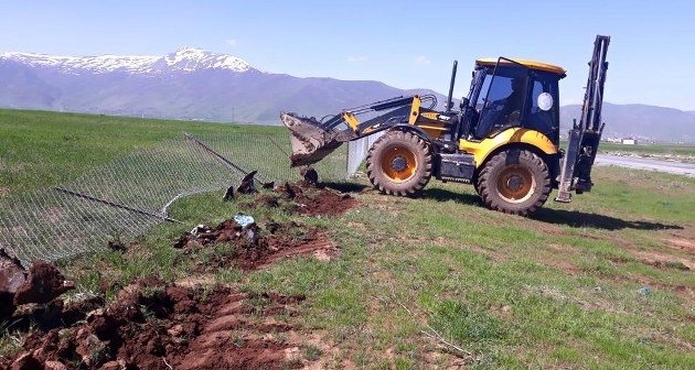 Güroymak’ta işgal edilen arazilere kaymakamlık el koydu