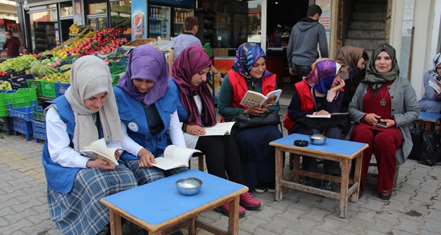 Güroymak’ta kitap okuma etkinliği düzenledi