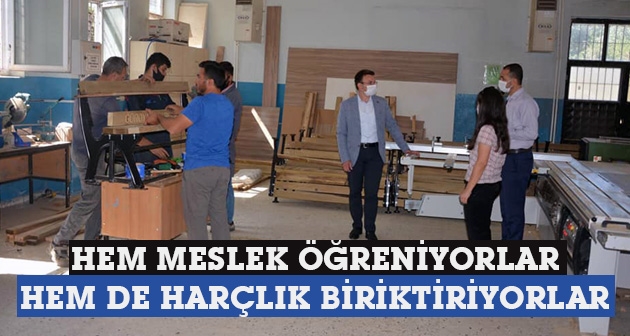 Güroymak'ta öğrenciler hem meslek öğreniyor hem de harçlıklarını çıkarıyorlar